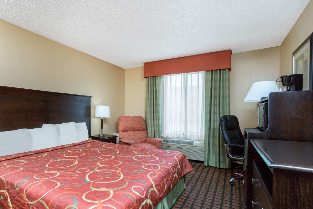 Super 8 by Wyndham Texarkana AR - photo 4