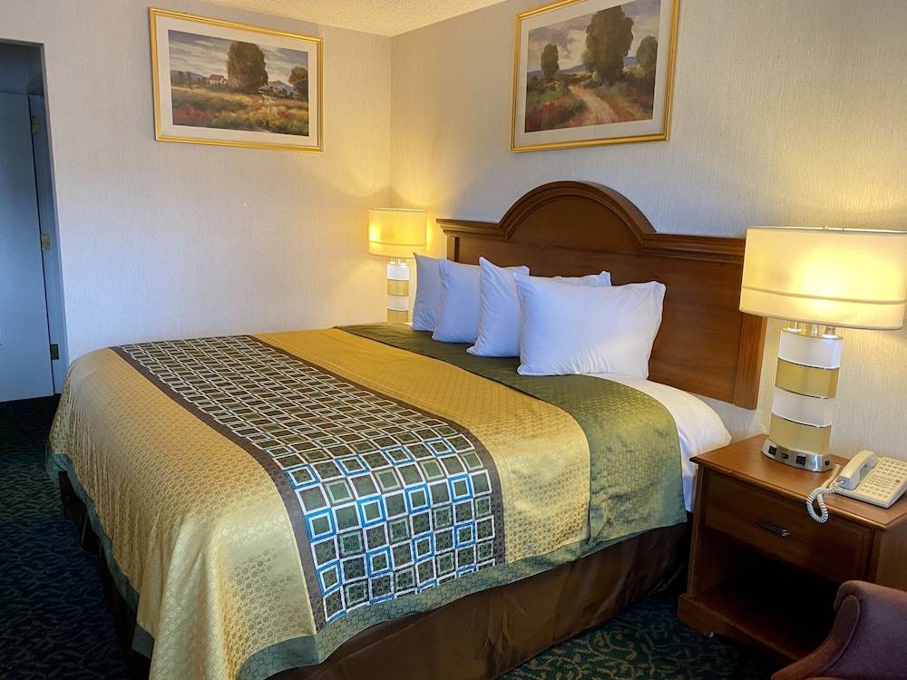 Harrisonville Inn & Suites - featured photo