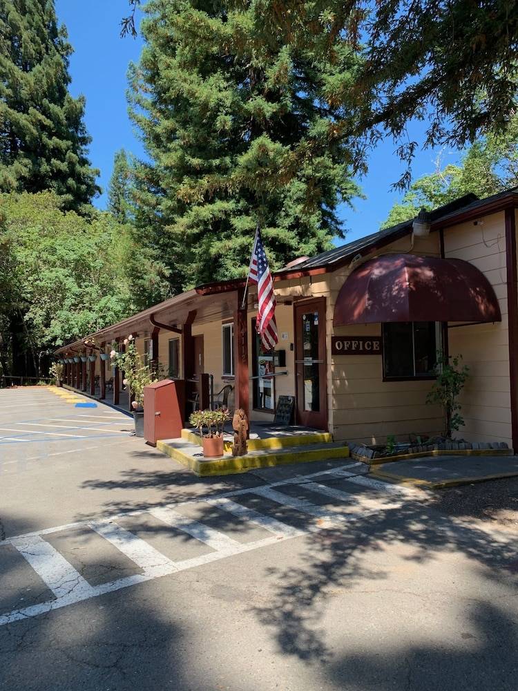 Dean Creek Resort - featured photo