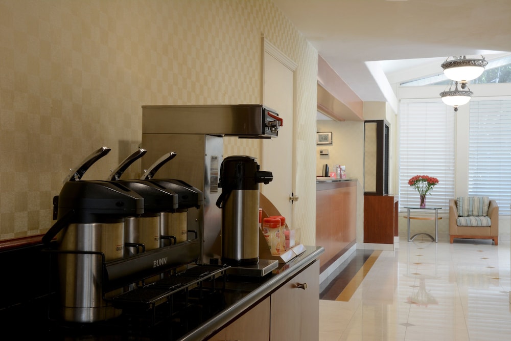 Red Roof Inn San Dimas Fairplex - photo 2