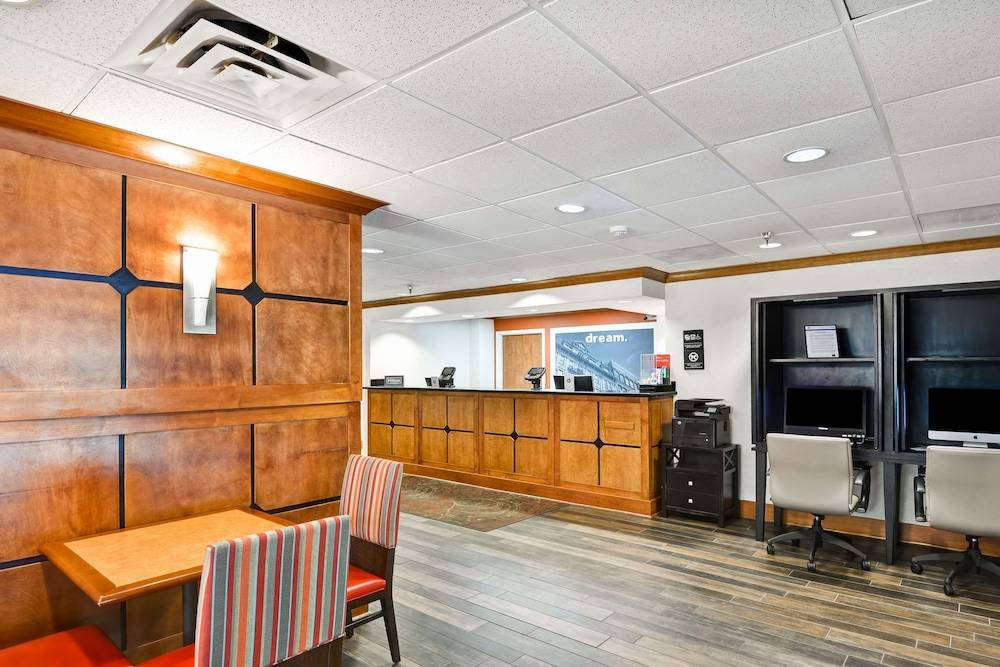 Hampton Inn Memphis Poplar - photo 4