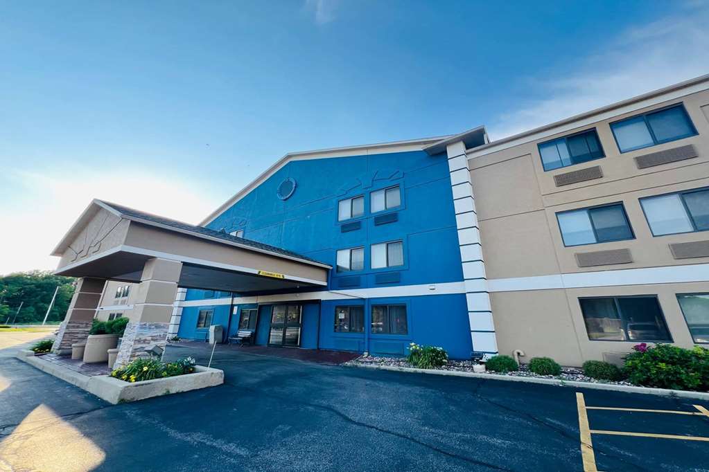 AmericInn by Wyndham Glendale Milwaukee - photo 4
