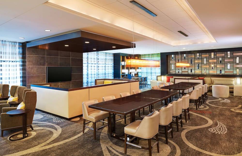 Hilton Kansas City Airport - photo 3