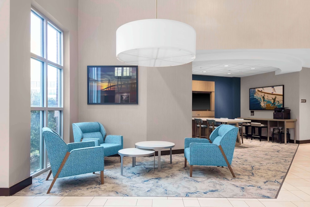 Hilton Garden Inn Charleston Mt. Pleasant - photo 2