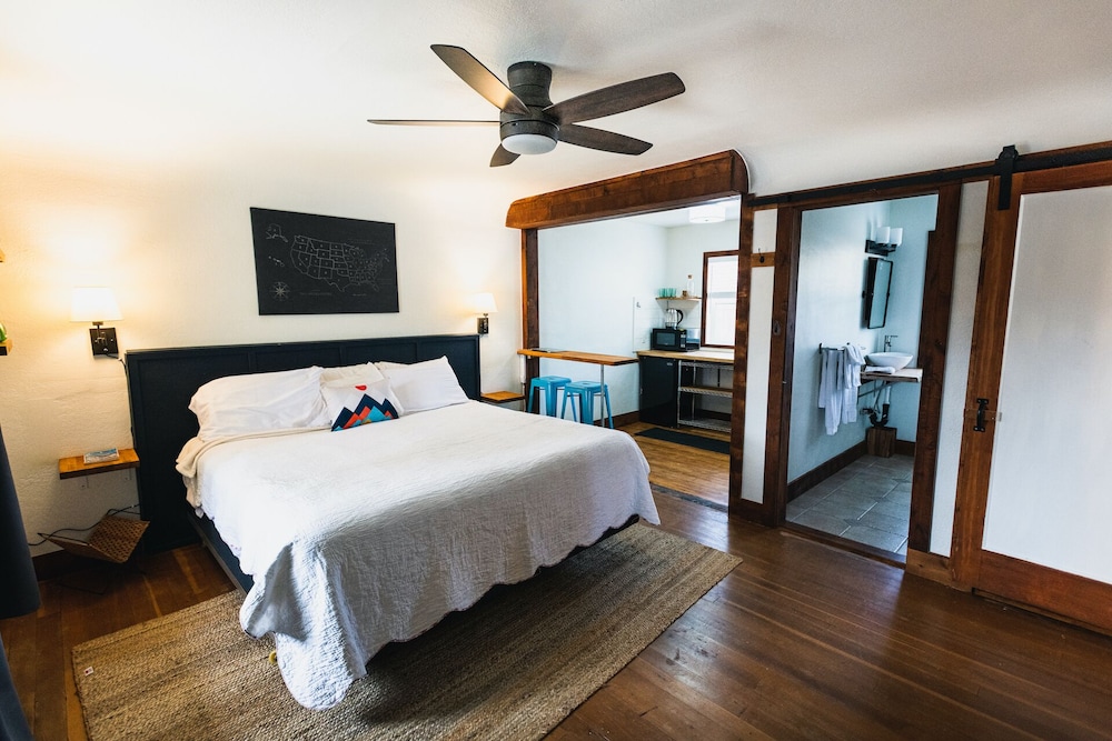 Left Coast Lodge - featured photo