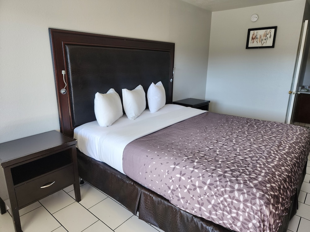 Pacific Inn - photo 5