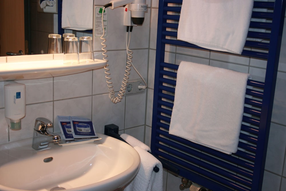 Bathroom sink
