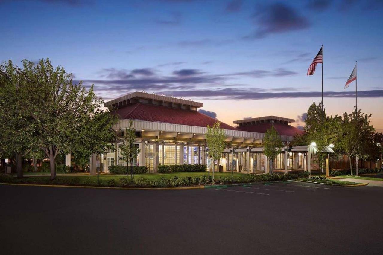 Hilton Oakland Airport - featured photo