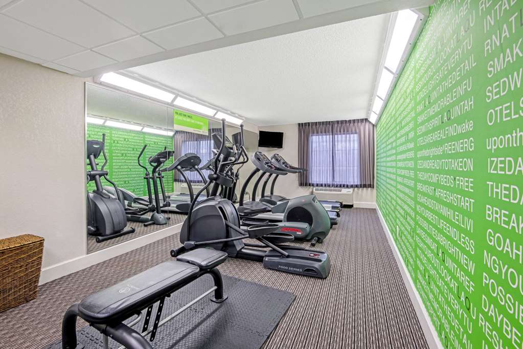 La Quinta Inn & Suites by Wyndham San Antonio Airport - photo 5