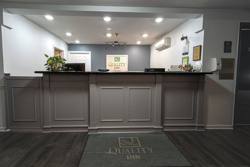 Quality Inn & Suites Tulare - photo 2