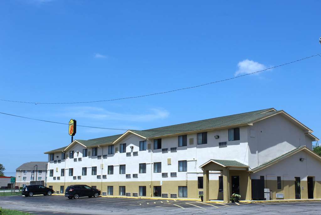 Super 8 by Wyndham Topeka Wanamaker RD I 70 - photo 2