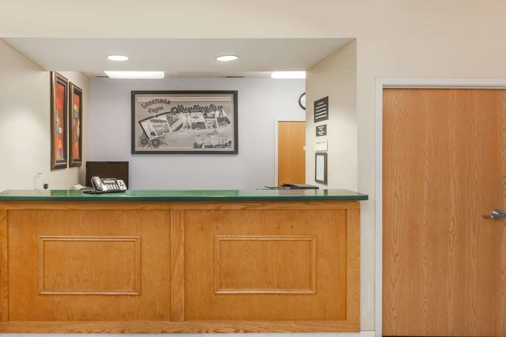 Super 8 by Wyndham Huntington - photo 2