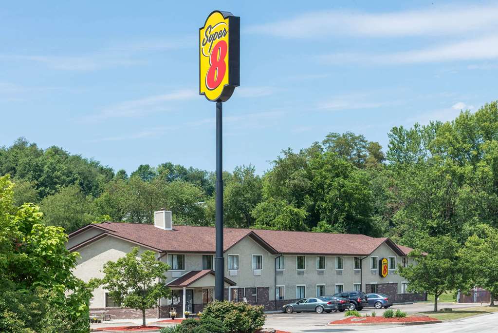 Super 8 by Wyndham Delmont - photo 2