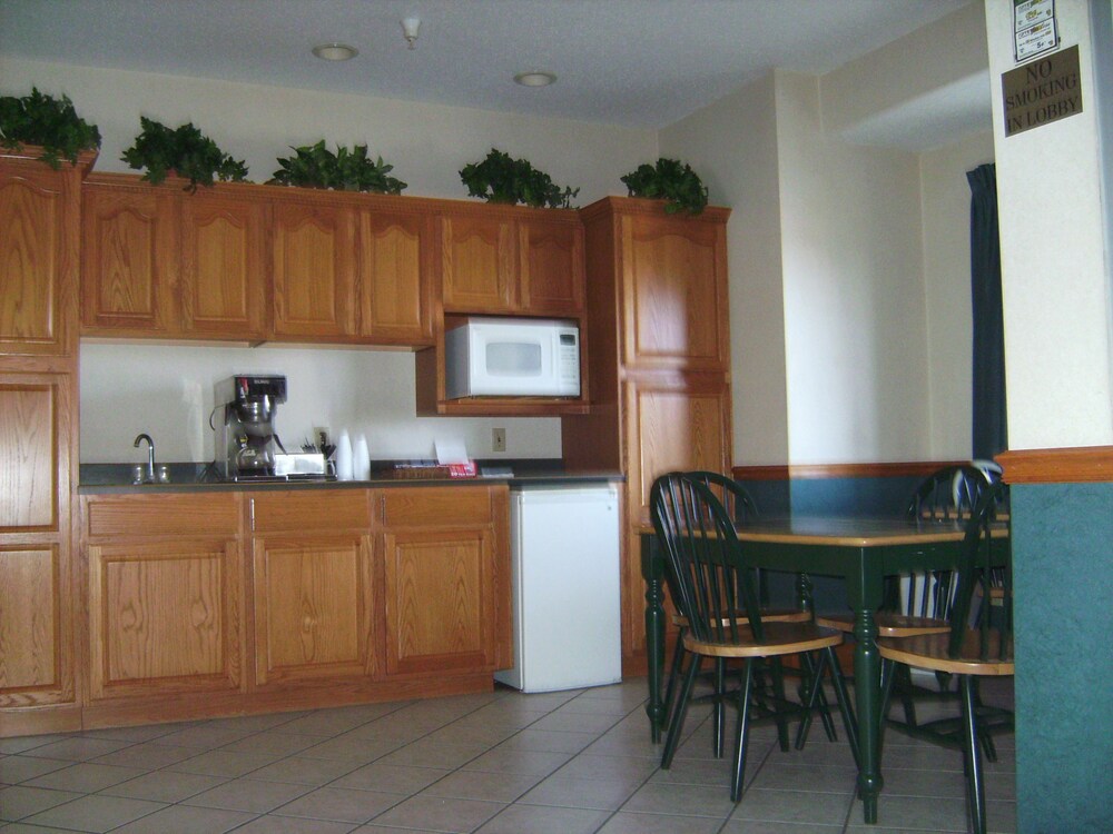 Astoria Inn - photo 5