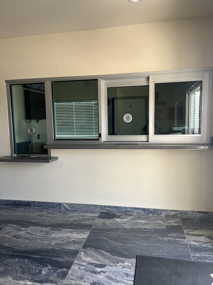 Elite Inn & Suites - photo 2