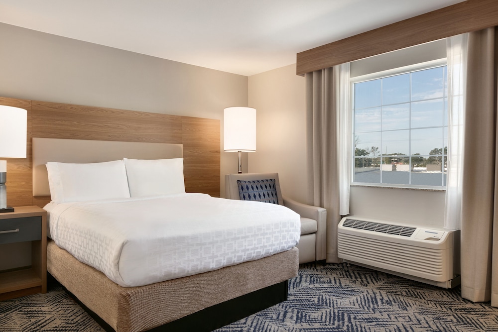 Candlewood Suites Fayetteville Fort Bragg an IHG Hotel - photo 3