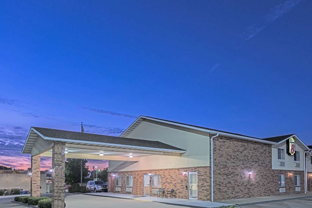 Super 8 by Wyndham Potosi - featured photo