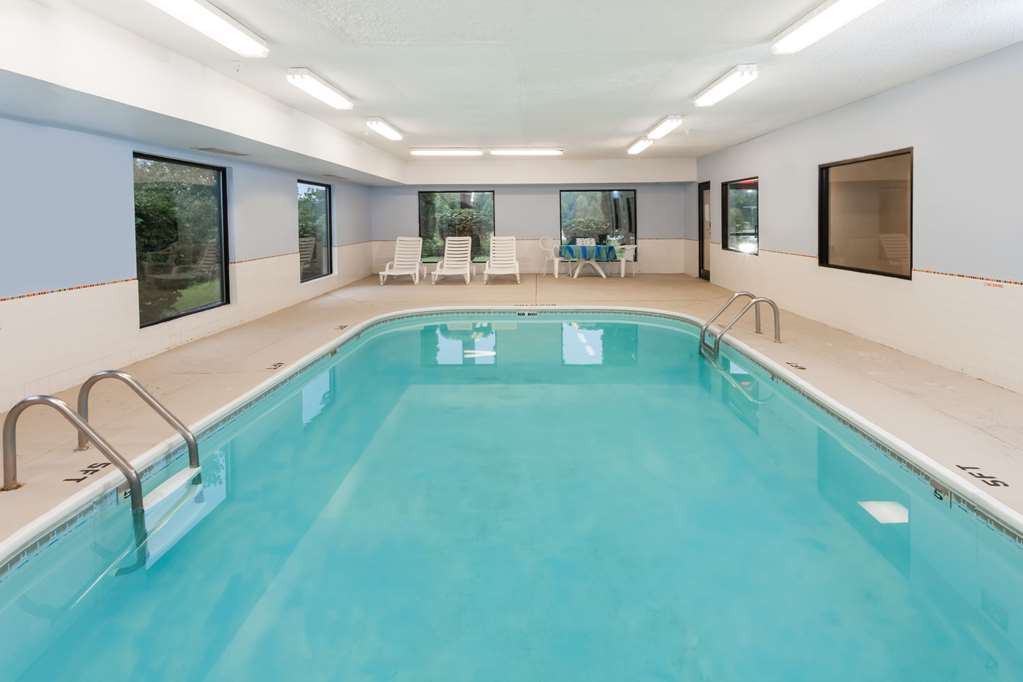 Super 8 by Wyndham Huntington - photo 3