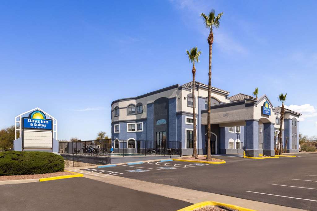 Days Inn & Suites by Wyndham Tucson Marana - photo 2
