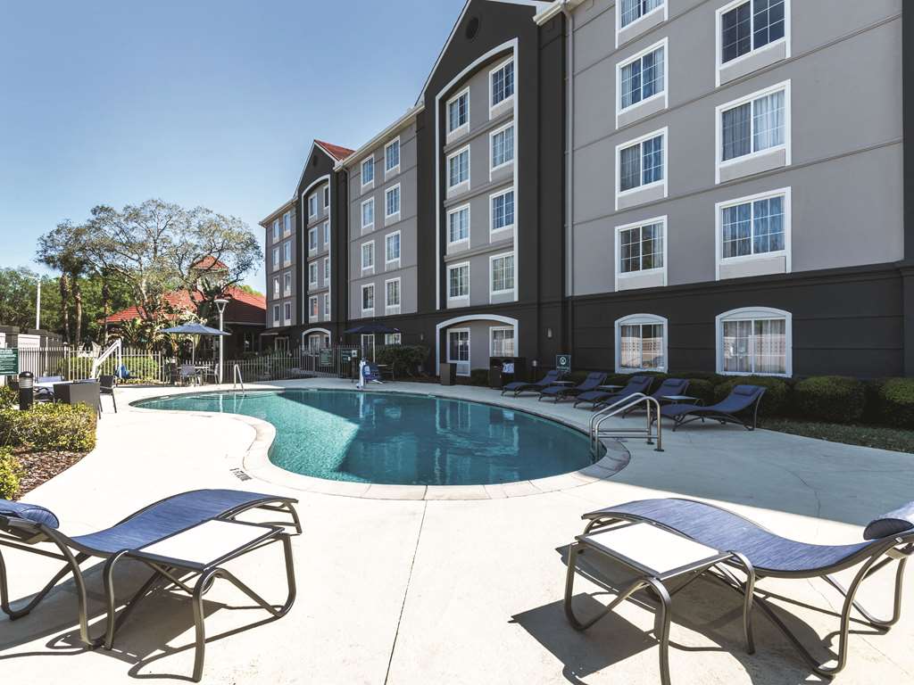 La Quinta Inn & Suites by Wyndham Orlando Lake Mary - photo 2