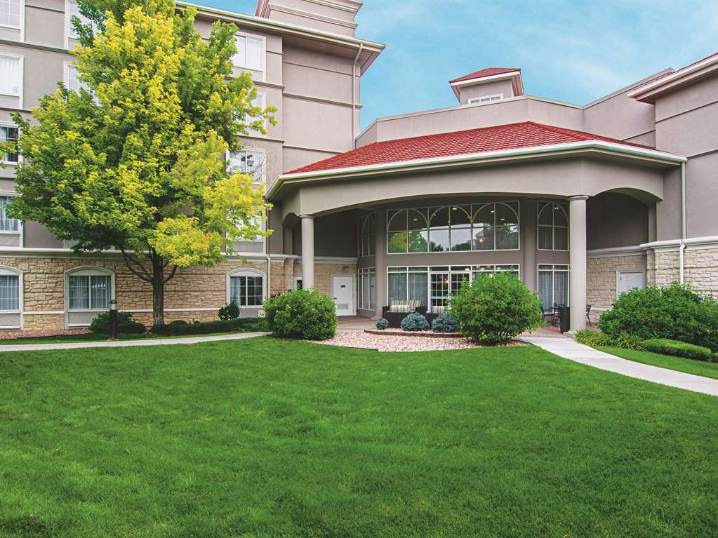 La Quinta Inn & Suites by Wyndham Denver Airport DIA - photo 4