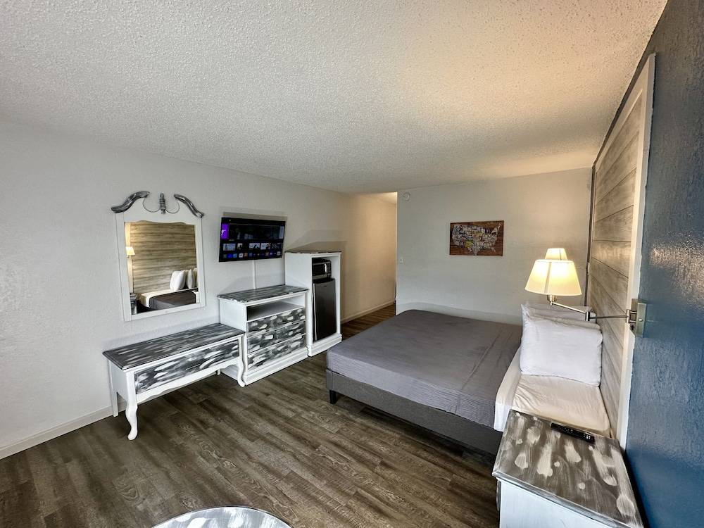 Ozark Inn & Suites - photo 4
