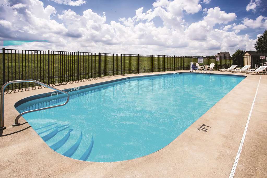 La Quinta Inn & Suites by Wyndham Evansville - photo 4