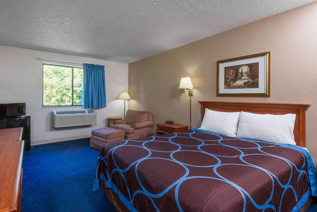 Super 8 by Wyndham Delmont - photo 4