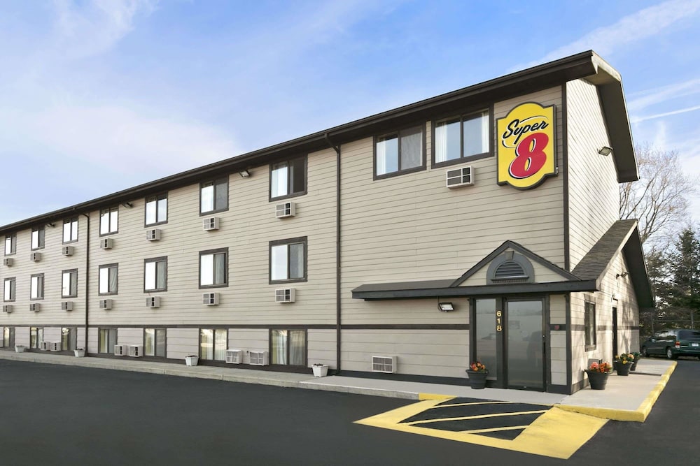 Super 8 by Wyndham Kalamazoo - featured photo
