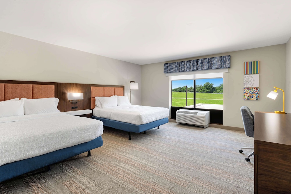 Hampton Inn Milford - photo 5