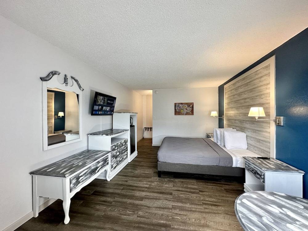 Ozark Inn & Suites - photo 5
