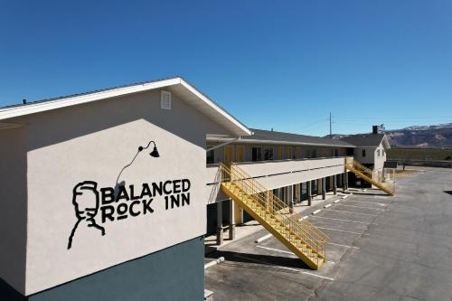 Balanced Rock Inn - photo 3