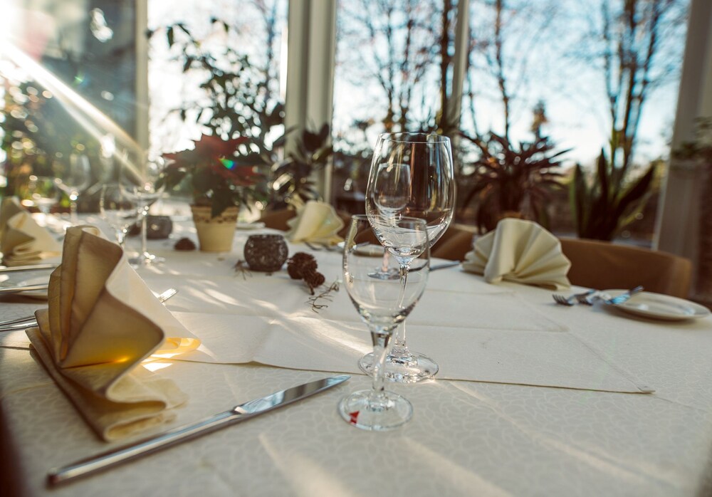 Couples Dining