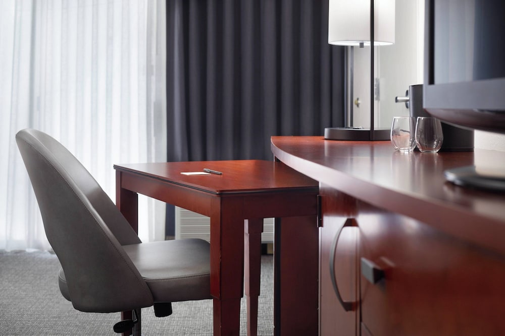 Courtyard by Marriott Raleigh Midtown - photo 4