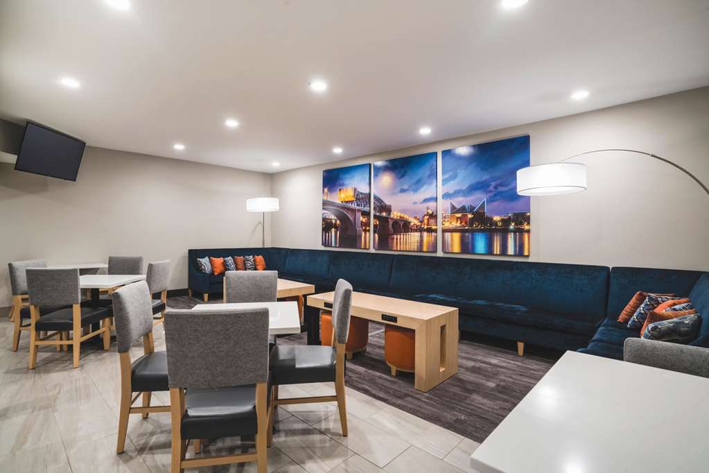 La Quinta Inn & Suites by Wyndham Chattanooga North Hixson - photo 4