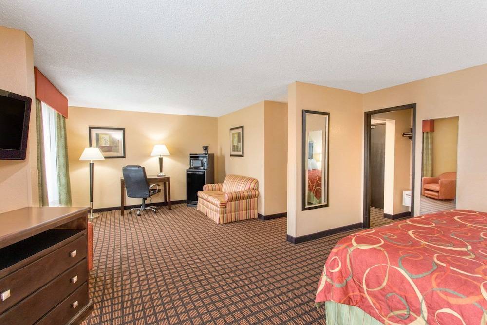 Super 8 by Wyndham Texarkana AR - photo 5