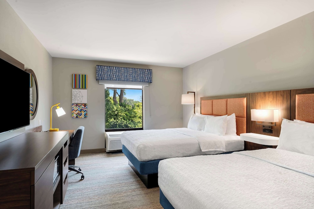 Hampton Inn Milford - photo 4