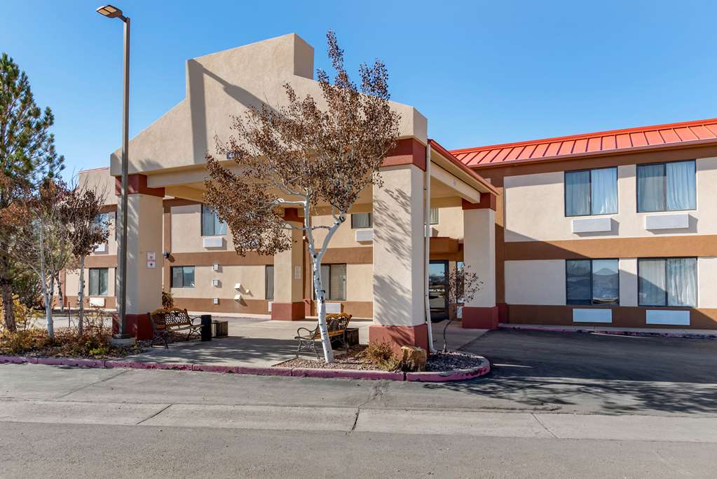 Econo Lodge Pueblo - photo 2