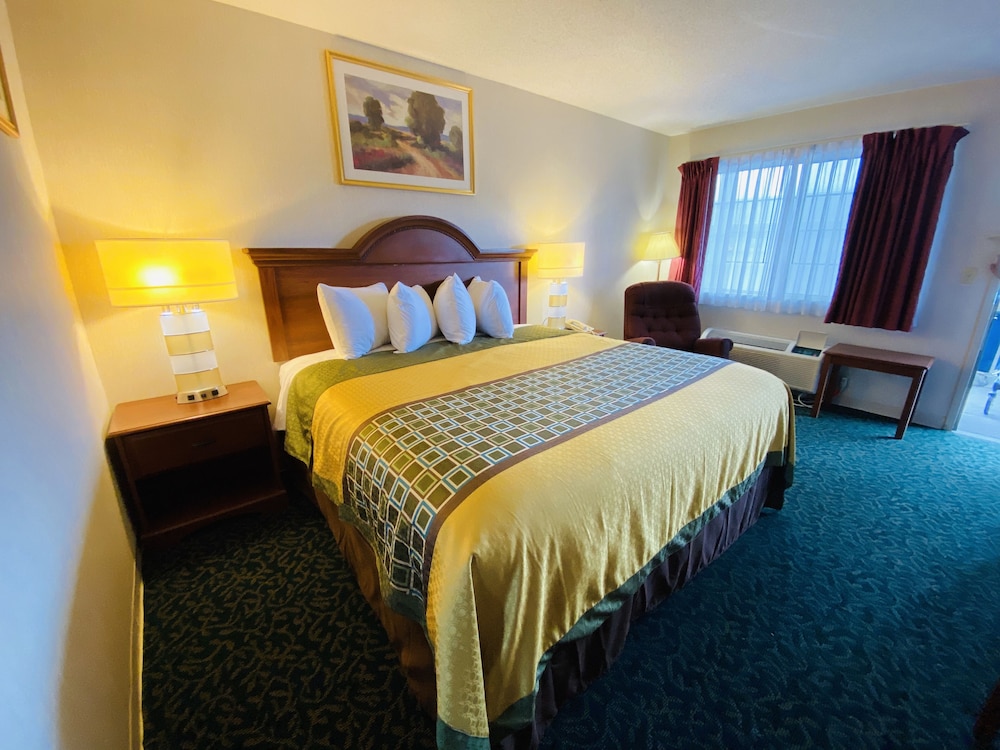 Harrisonville Inn & Suites - photo 4