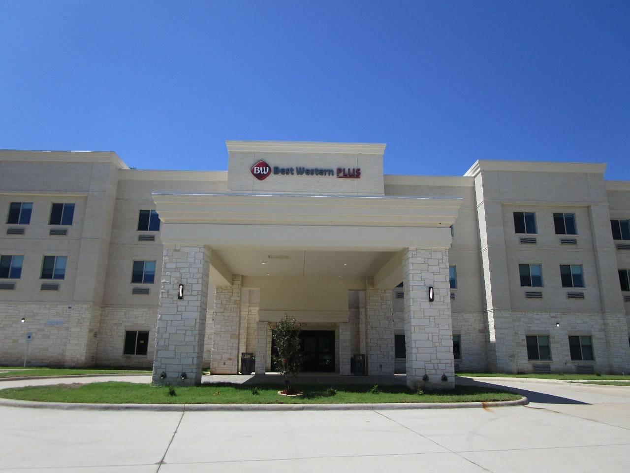 Best Western Plus Bonham - featured photo