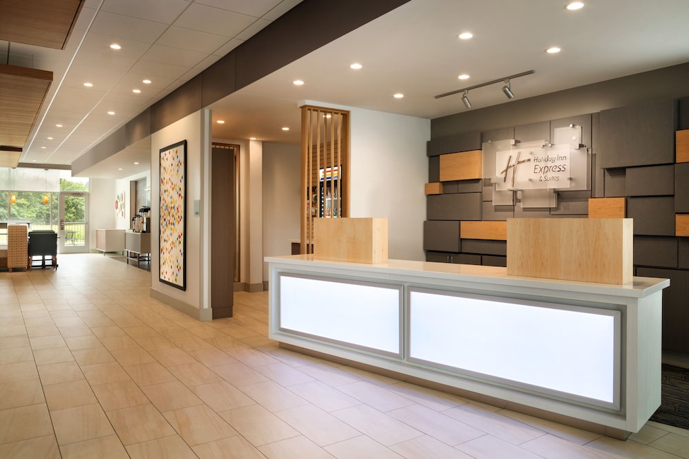 Holiday Inn Express & Suites Clear Spring - photo 2